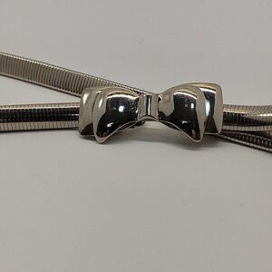 Vintage Womens Bow‎ Coil Belt XS-S Silver Stretch Slinky Skinny Classy USA Made